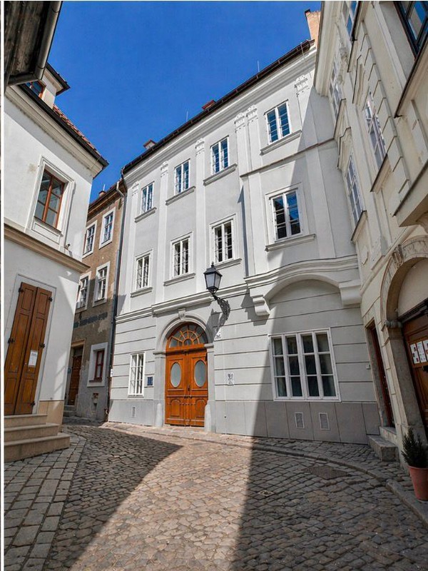 Zámočnícka 9 dnes, zrekonštruovaná fasáda